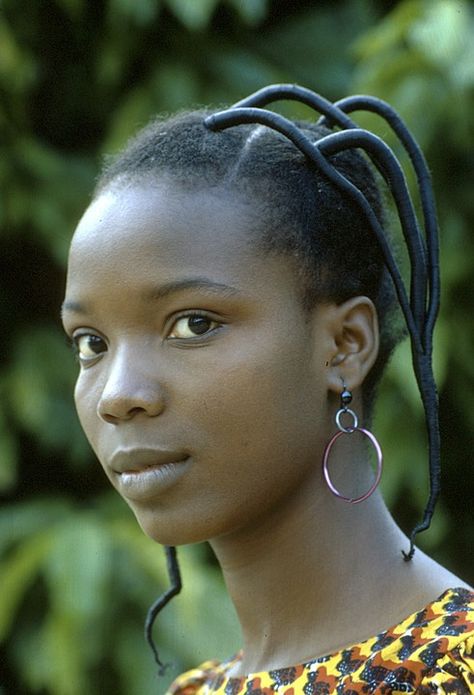 African Women No Longer "Believe Black Is Beautiful" -by Sede Alonge - Fashion (8) - Nairaland Threaded Hair, African Threading, Hair Threading, Locks Hair, Protective Hairstyle, Pelo Afro, African Queen, Cornrow Hairstyles, African Braids