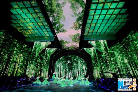 Green Stage Design, Nature Stage Design, Gala Stage Design, Stage Green, Concert Stage Design, Stage Set Design, Set Design Theatre, Event Stage, Concert Stage