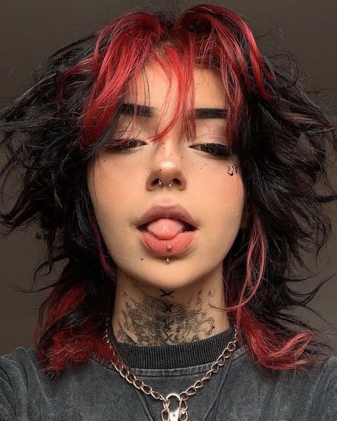 @mariyacerg on instagram How To Have Style, Short Grunge Hair, Mode Emo, Goth Hair, Dyed Hair Inspiration, Hair Inspiration Short, Punk Hair, E Girl, Alternative Hair