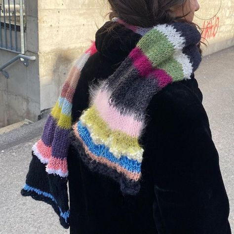 Scarf Aesthetic, Knitting Inspiration, Crochet Fashion, Knit Scarf, Knitting Projects, Outfit Inspirationen, Crochet Scarf, Crochet Projects, Knitted Scarf