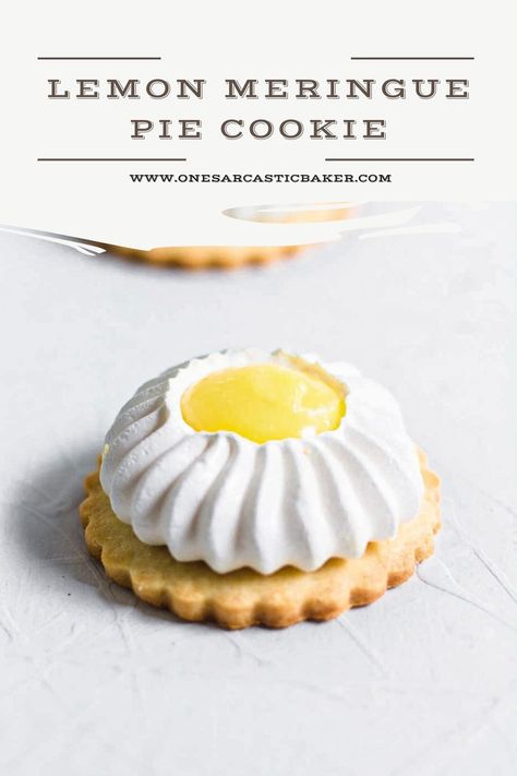 Lemon Meringue Recipe, Cookie Tarts, Lemon Curd Cookies, Curd Cookies, Lemon Meringue Cookies, Meringue Cookie, Chocolate Peanut Butter Desserts, Spring Baking, Buttery Shortbread Cookies