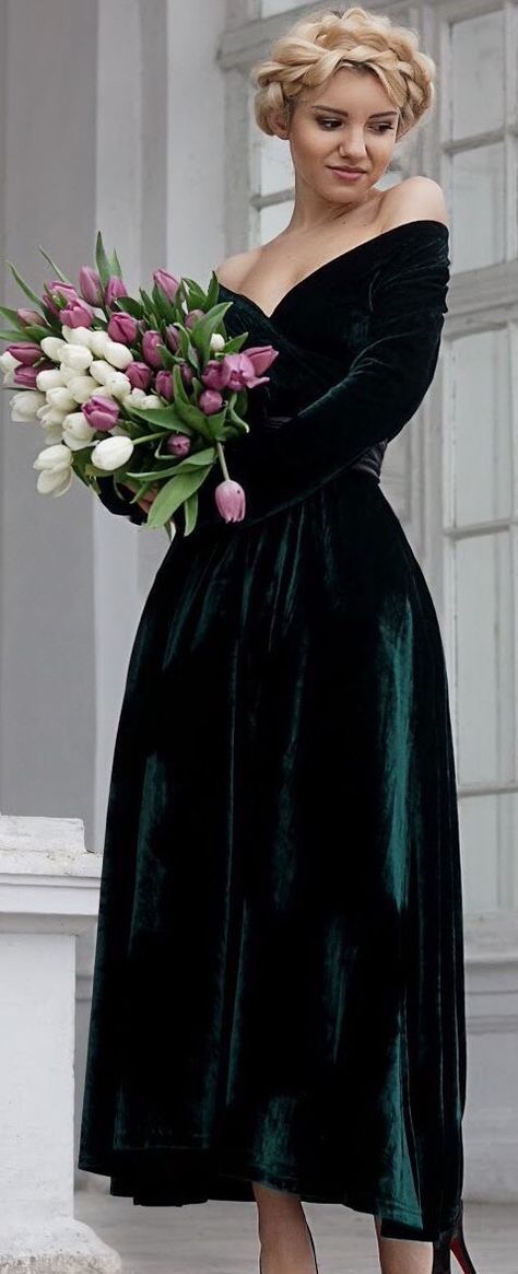 ☘ Sukienki Maksi, Skirt Diy, Emerald Dresses, Velvet Bridesmaid Dresses, Green Velvet Dress, فستان سهرة, Maxi Robes, Velvet Fashion, Maxi Gowns