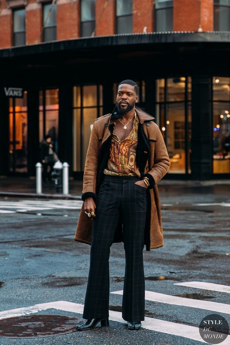 New York Fall 2020 Street Style - STYLE DU MONDE | Street Style Street Fashion Photos Black 70s Fashion, 70s Black Fashion, 70s Fashion Men, 2020 Street Style, Gender Fluid Fashion, Reportage Photography, 70s Inspired Fashion, Queer Fashion, New York Fall