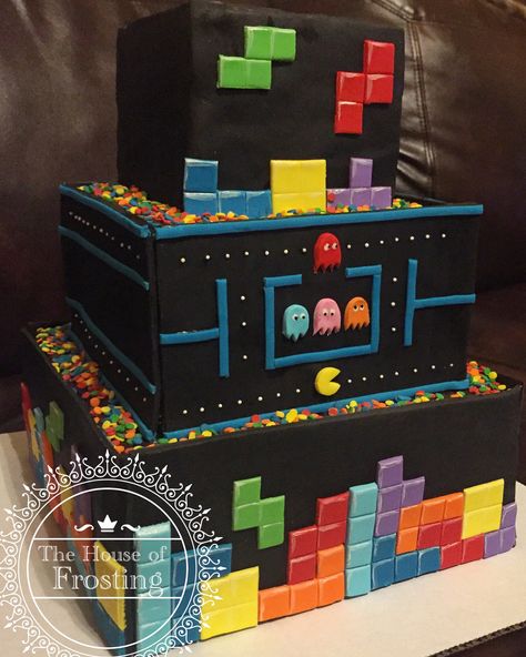 Old school gamer cake; Pacman and Tetris Gamer Birthday Cake, Gamer Cake, Pac Man Party, 80s Party Decorations, Video Game Cakes, Gamer Birthday, 80s Theme Party, 16 Birthday Cake, Video Games Birthday