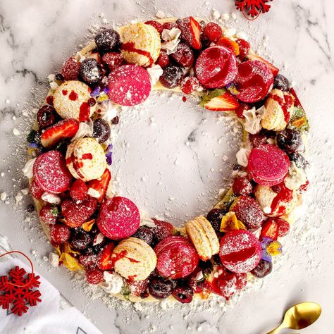 Dessert Wreath, Salmon Christmas, Onion Puree, Meringue Christmas, Liver Mousse, Easy Christmas Dessert, Chicken Liver Mousse, Chocolate Covered Popcorn, White Chocolate Popcorn