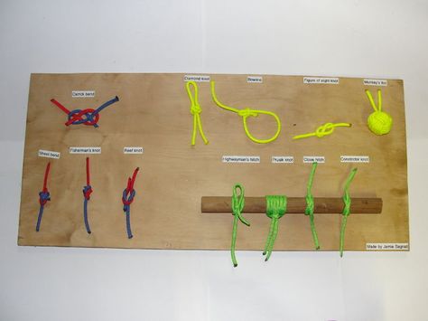 Paracord Knot Display Bord Scout Organization, Fancy Knots, Knot Board, Beaver Scouts, Scout Knots, Cub Scouts Bear, Scout Games, Scout Projects, Fishermans Knot