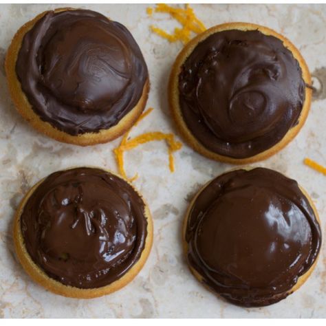 Homemade Jaffa Cakes - Every Nook & Cranny Homemade Jaffa Cakes, Cakes At Home, Jaffa Cakes, Orange Jelly, Jaffa Cake, The Brits, Lunchbox Treats, Cake Shapes, Chocolate Topping