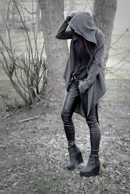 Leder + Mantel = <3 Styl Goth, Estilo Dark, Mode Rock, Mode Pop, Post Apocalyptic Fashion, Apocalyptic Fashion, Estilo Rock, Estilo Hippie, Look Rock