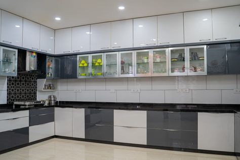 Sanmaika Design For Kitchen, Grass Wall Decor, Sliding Wardrobe Designs, Kitchen Wardrobe Design, Laminate Kitchen Cabinets, Sliding Door Wardrobe Designs, Cheap Kitchen Cabinets, Rajputi Jewellery, Spacious Kitchen