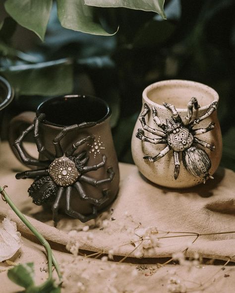 kenzie 🌞 on Instagram: “I’ve always been afraid of spiders, but they’ve been such a special teacher to me lately. Here’s what I’ve learned…✨🕷 It’s spider season,…” Ceramic Carving Ideas, Spider Pottery, Spider Ceramic, Ceramic Spider, Creation Power, Clay Spider, Moebius Artist, Coil Construction, Clay Carving