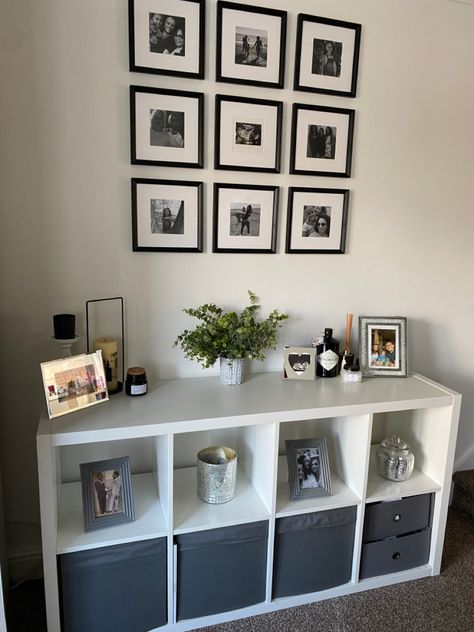 Black Kallax Styling Living Room, Kalax Design Ideas, Kallax Cube Ideas, Style Cube Shelves, Kallax Styling Living Room, Ikea Storage Ideas, Living Room Ikea, Grey Sofa Living Room, Girl Apartment Decor