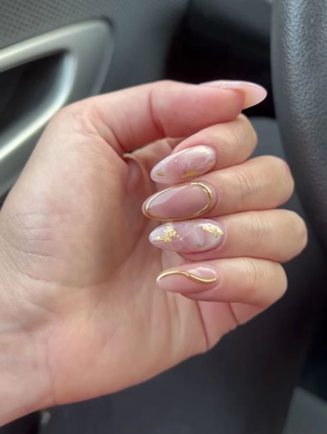 Nude With Gold Nails, Pearl And Gold Nails, Xiao Hong Shu Nails, Cancun Nail Ideas, Gold Design Nails, Korea Nails Design, Nude Nails Inspo, Spring Nails Gold, Cancun Nails