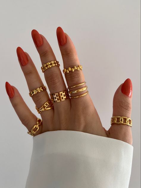 Jewellery Photography Inspiration, Gold Plated Jewellery, Gold Rings Fashion, Golden Jewelry, Best Jewelry, Classy Jewelry, Jewelry Photography, Hand Jewelry, Girly Jewelry