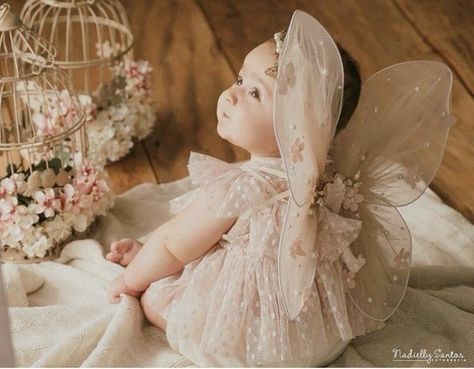 Fairy One Year Pictures, Year 1 Photoshoot, One Year Old Fairy Photoshoot, Fairy Birthday Pictures, Fairy First Bday, Fairy 1st Birthday Photoshoot, Fairy First Birthday Outfit, Fairy First Birthday Cake Smash, Baby Fairy Photoshoot