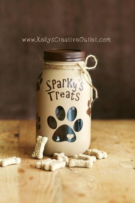 Diy Dog Gifts, Quart Size Mason Jars, Pet Decor, Mason Jar Projects, Dog Treat Jar, Mason Jar Flowers, Diy Jar Crafts, Mason Jar Crafts Diy, Treat Jars