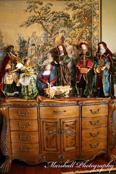 How To Display Nativity Sets, Nativity Set Display Ideas, Christmas Creche, Nativity Scene Display, Southern Christmas, Christmas Vignettes, Nativity Scenes, Nativity Sets, Happy Birthday Jesus