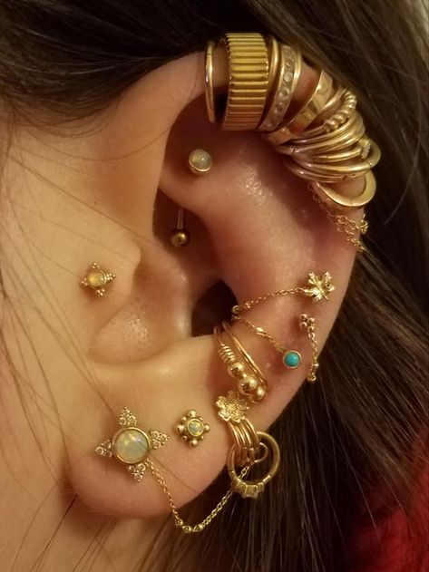 Coin Slot Piercing, Ear Art, Cool Ear Piercings, Pretty Ear Piercings, Coin Slot, Cool Piercings, Cute Piercings, Smart Auto, Pierced Jewelry