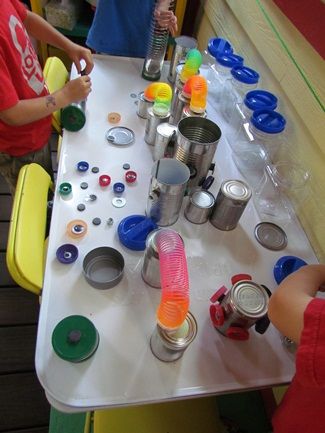 Tin Can and Magnet Discovery Table by Teach Preschool ≈ ≈ For more STEM to STEAM pins: http://pinterest.com/kinderooacademy/steam-in-early-education/ Discovery Table, Magnet Activities, Pre-k Science, Science Area, School Kitchen, Teach Preschool, Preschool Stem, Magnetic Boards, Stem Classroom