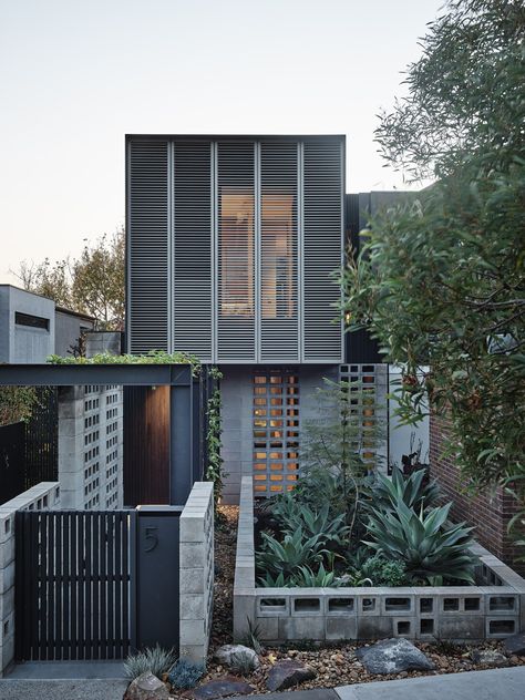 An architect's wabi-sabi inspired home in inner-city Melbourne - The Interiors Addict Wabi Sabi Exterior, Wabi Sabi House, Traditional Japanese Architecture, Mid Century Architecture, Melbourne House, The Local Project, Timber Cladding, Japanese Architecture, Inner City