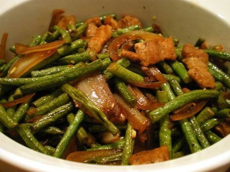 Adobong Sitaw is a vegetable dish composed of string beans cooked adobo style. Sitaw Recipe, Filipino Vegetable Dishes, Filipino Vegetable Recipes, Philippine Recipes, String Bean Recipes, Filipino Delicacies, Philippine Cuisine, Philippine Islands, Filipino Recipe