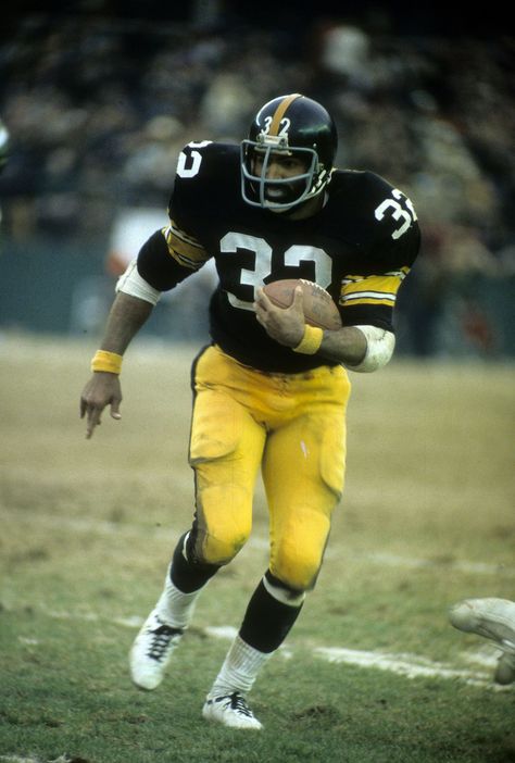 Franco Harris, Aaron Hernandez, Pittsburgh Steelers Players, Football 49ers, Nfl Football Pictures, Sports Pics, Football American, Detroit Sports, Rams Football