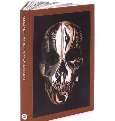 Alexander Mcqueen: Savage Beauty Alexander Mcqueen Book, Cool Coffee Table, Library Accessories, Mcqueen Savage Beauty, Best Coffee Table Books, Alexander Mcqueen Savage Beauty, Beauty Bible, Savage Beauty, Book Fashion