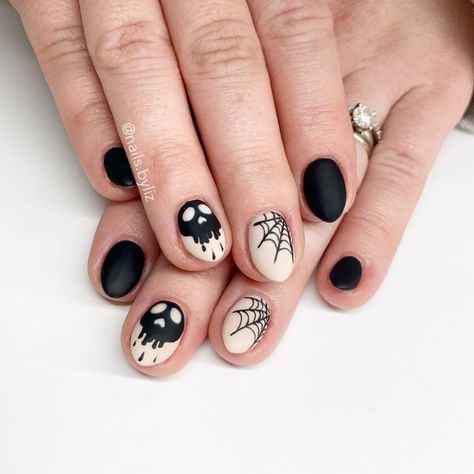 Skull Nail Designs, Horror Nails, Holloween Nails, Traditional Tattoo Designs, Skull Nails, Witchy Nails, Different Artists, Gothic Nails, Goth Nails