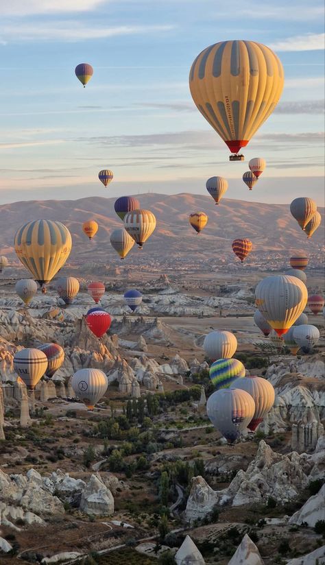 Buku Skrap, Tapeta Pro Iphone, Dream Travel Destinations, Turkey Travel, Hot Air Balloons, Air Balloons, Beautiful Places To Travel, Travel Inspo, Pretty Places