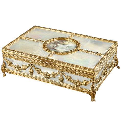 Charles X jewels box in mother-of-pearl with miniature Jewelry Casket, Antique Jewelry Box, Vintage Tin Signs, Antique Boxes, Pretty Box, Jewel Box, Antique Stores, Small Boxes, Home Decor Accessories