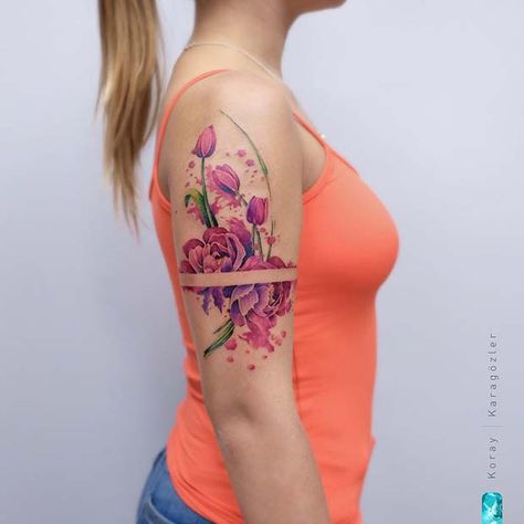 43 Cool Tattoos for Women You'll Be Obsessed With - StayGlam Watercolor Tattoo Artists, Floral Arm Tattoo, Floral Back Tattoos, Moon Tattoo Designs, Gorgeous Tattoos, Peonies Tattoo, Tattoo Shows, Different Tattoos, Tattoo Feminina