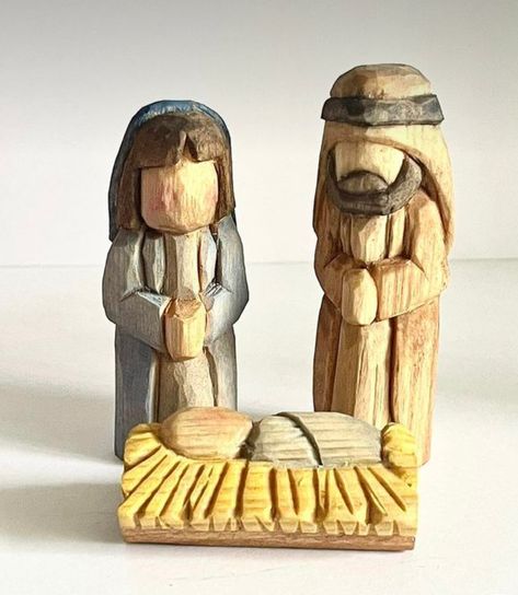 Carved Nativity Scene, Christmas Whittling Ideas, Whittling Templates, Wood Whittling Projects, Elf Carving, Manger Scenes, Wood Carving Projects, Wood Whittling, Whittling Patterns