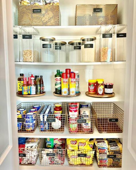 Small space, big transformation! Whether it’s an organized pantry or kitchen drawer, @katytexasneat makes every inch count. This client had limited space, but that was no problem for us! We bring order and style to kitchens of all sizes. Let us help you maximize your space! Contact us for a discovery call, today! https://neatmethod.com/pages/hire-us @neatmethod #katytexasneat #professionalorganizer #organizedliving #neatlife #kitchen #kitchendesign #pantry #pantrydesign #neatmethod #organ... Small Pantry Organization Apartments, Apartment Kitchen Pantry, Apartment Pantry, Small Pantry Organization, Organized Pantry, Small Pantry, Apartment Organization, Organized Living, Kitchen Drawer