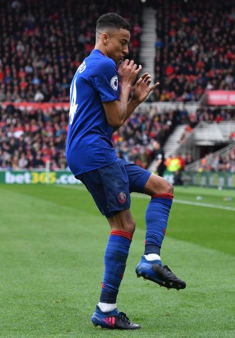 But without his mate Paul Pogba on the pitch, Jesse Lingard had to adopt a new celebration Jesse Lingard Aesthetic, Jesse Lingard Wallpaper, Lingard Wallpaper, Lingard Manchester United, Manchester United Old Trafford, Street Soccer, Jesse Lingard, Manchester United Players, Neymar Football