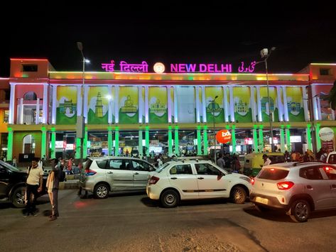 It looks like a beautiful bride with the arrival of the dusk and its departure to starry night ! Railway Station Night, New Delhi Railway Station, Amazing Dp, Photoshop Backgrounds Free, Night Pictures, Black Background Images, Driving Pictures, Photoshop Backgrounds, The Arrival