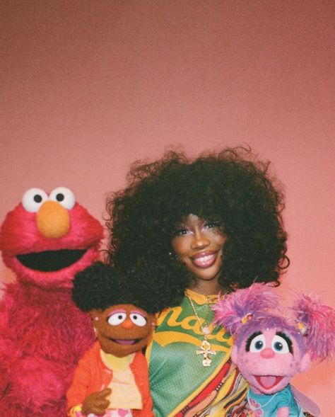 𝓢𝓩𝓐 𝓞𝓝 𝓢𝓔𝓢𝓐𝓜𝓔 𝓢𝓣𝓡𝓔𝓔𝓣 (2024) | my girl sza has found her way to Sesame Street! you haven’t truly made it big time until you’re welcome & make it there. she’s in the big leagues now! grammy-award winning, great sophomore album of the year with SOS & now she’s hanging with elmo & big bird on the street. i am SO proud! look at that! 🥹💕✏️ 🏷️ | #sza #sesamestreet #elmo #bigbird #oscarthegrouch #grover #cookiemonster #pbskids #sos #rnb #blackbeauty #womenshistorymonth #womenshistory #blackgirlmagic Album Of The Year, Big Bird, Big Time, So Proud, Sesame Street, Made It, My Girl, The Year