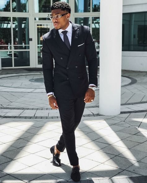 @iamcaez Black Men Suits, Stylish Beards, Black Men Fashion Urban, Stylish Mens Suits, A Man In A Suit, Black Suit Men, Man In A Suit, Black Men Fashion Casual, Classy Suits