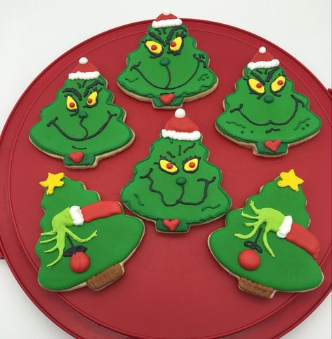 Tree Cookies Decorated, Christian Cookies, Grinch Cookie, Christmas Cookie Icing, Bread Christmas, Decorated Christmas Cookies, Grinch Cookies, Gender Reveal Cookies, Grinch Christmas Party