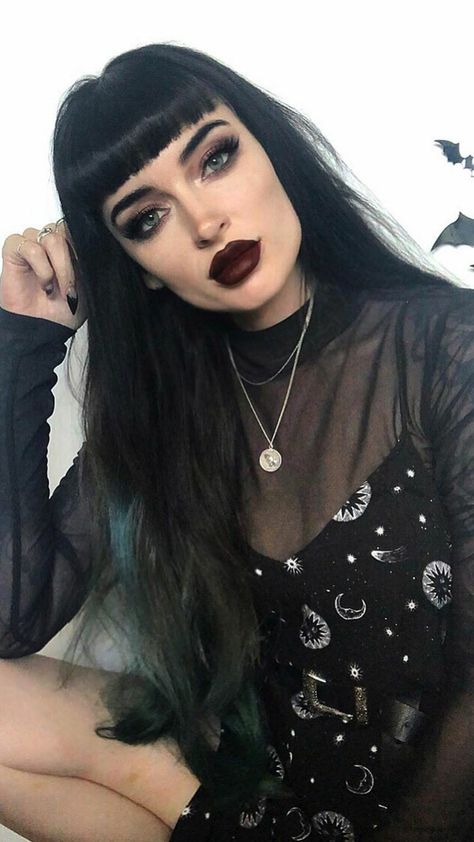 Casual Makeup, Alternative Makeup, Short Fringe, Goth Beauty, Grunge Makeup, Gothic Beauty, About Hair, Maquillaje De Ojos, Hair Hacks