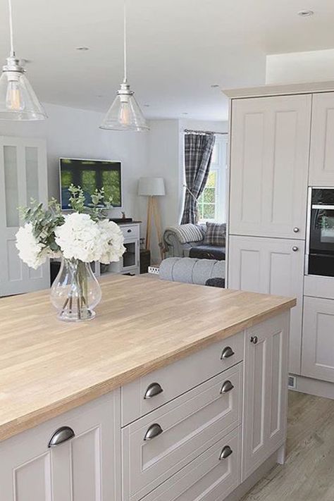 We worked with Hannah to create a light and airy space with fantastic results. Our Country Ermine Cashmere units perfectly compliment the Nora Cup and Doris handles. The fridge freezer is neatly hidden behind closed doors in the tower unit. #TraditionalKitchens #WrenKitchens #Cashmere #KitchenIsland #HiddenAppliances #TallKitchenUnits Shaker Kitchen Design, Wren Kitchens, Layout Kitchen, Gallery Kitchen, Wren Kitchen, Open Plan Kitchen Dining Living, Open Plan Kitchen Diner, Open Plan Kitchen Dining, Open Plan Kitchen Living Room