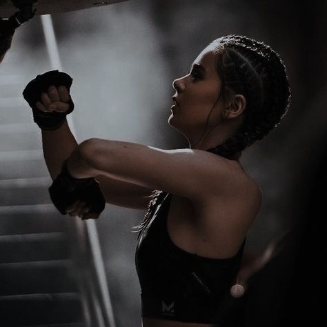 Female boxer aesthetic Fit Girl Aesthetic, Fitness Lifestyle Aesthetic, Loser Core, Boxer Aesthetic, Fitness Motivation Wallpaper, Boxe Thai, Trening Sztuk Walki, Fitness Fashion Outfits, Mental Exercises