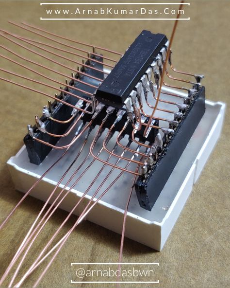 Flywire Circuit, Freeform Electronics, Ktm Lover, Electronics Illustration, Arduino Led, Spark Gap, Sculpture Diy, Electrical Stores, Arduino Projects Diy