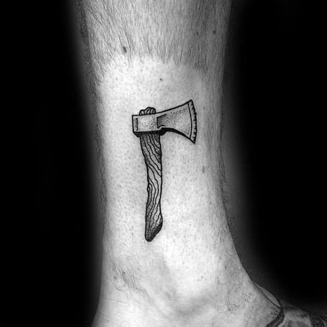 Ax Tattoo Design, Hatchet Tattoo Design, Kneecap Tattoo Ideas Men, Kneecap Tattoo Ideas, Woodwork Tattoo, Ax Tattoo, Hatchet Tattoo, Machado Tattoo, Tattoo Puntillismo