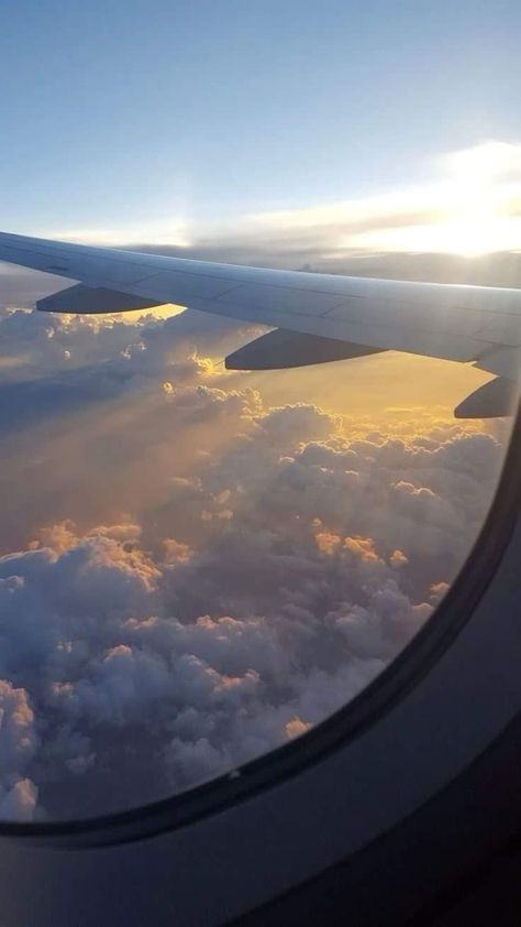 Airplane Window View, Image Dbz, Airport Aesthetic, Travel Picture Ideas, Belitung, Vision Board Photos, Airplane Window, Above The Clouds, Window View