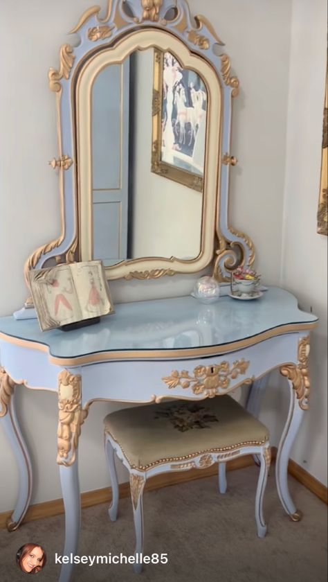 Cinderella Furniture, Cinderella Bedroom Ideas Adults, Vintage Aesthetic Furniture, Blue Princess Room, Modern Princess Aesthetic Bedroom, Princess Vanity, Mermaid Vanity, Princess Themed Bedroom, Princess Decor