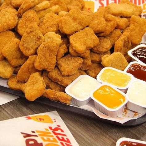 CHICKEN NUGGETS Burger King Chicken Nuggets, Eat Burger, Tumblr Food, Junk Food Snacks, Chicken Nuggets, Burger King, Food Obsession, Cafe Food, Interesting Food Recipes