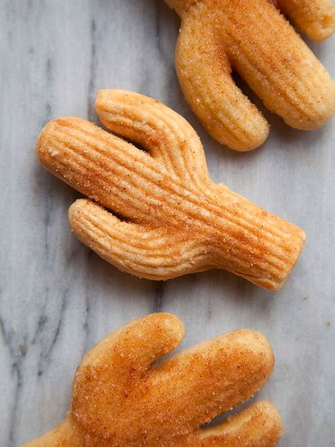 Cactus Churros for Cinco de Mayo by Haut Appetit | Glamour Mexico #cincodemayo #cincodemayoparty #cincodemayodecor Coachella Food, Churros Recipe, Lodge Cast Iron, Beignets, Sweets Treats, Cute Food, Yummy Treats, Cooking And Baking, Mexican Food Recipes