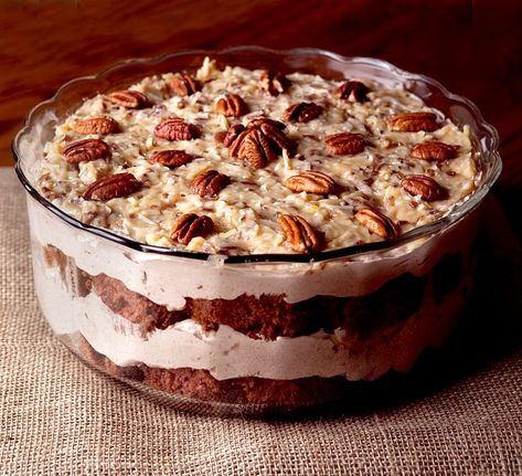 German Chocolate Cake Trifle Chocolate Cake Trifle, Trifle Bowl Recipes, Cake Trifle, Trifle Dessert Recipes, German Chocolate Cake Recipe, Trifle Desserts, Torte Cupcake, Layered Desserts, Trifle Recipe