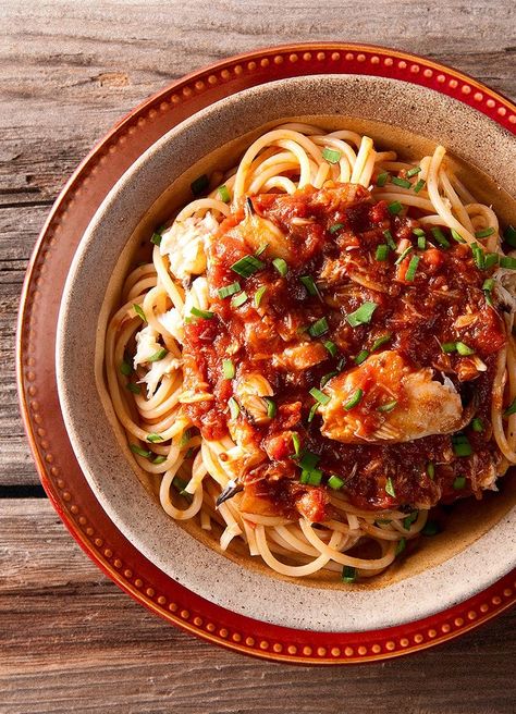 Spaghetti with crab sauce, from Hunter Angler Gardener Cook. Crab Paste Recipe, King Crab Recipe, Crab Sauce Recipe, Crab Pasta Recipes, Crab Spaghetti, Crab Sauce, Chili Crab, Crab Pasta, Squid Recipes