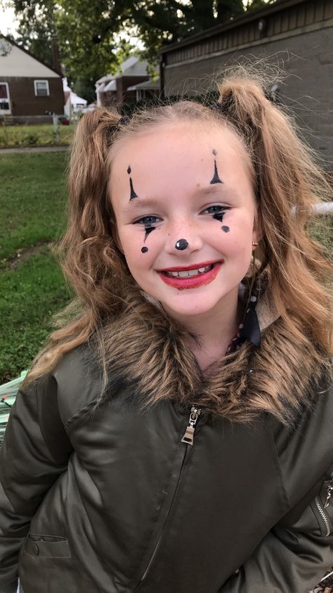 Easy baby scary clown makeup #mandihensleybeauty Kids Halloween Clown Makeup, Simple Clown Face Paint, Kids Clown Face Paint, Cute Clown Makeup For Kids, Kid Clown Makeup, Easy Clown Makeup For Kids, Scary Clown Makeup For Kids, Easy Halloween Makeup For Kids, Kids Clown Makeup