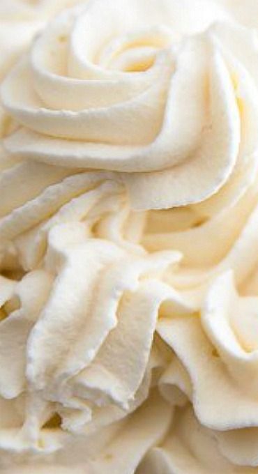 Perfect Chantilly Whipped Cream How To Make Chantilly Frosting, Chantilly Frosting, Chantilly Cake, Mousse Dolce, Pastry Cream Recipe, Buckwheat Cake, Recipes With Whipping Cream, Chantilly Cream, Icing Frosting